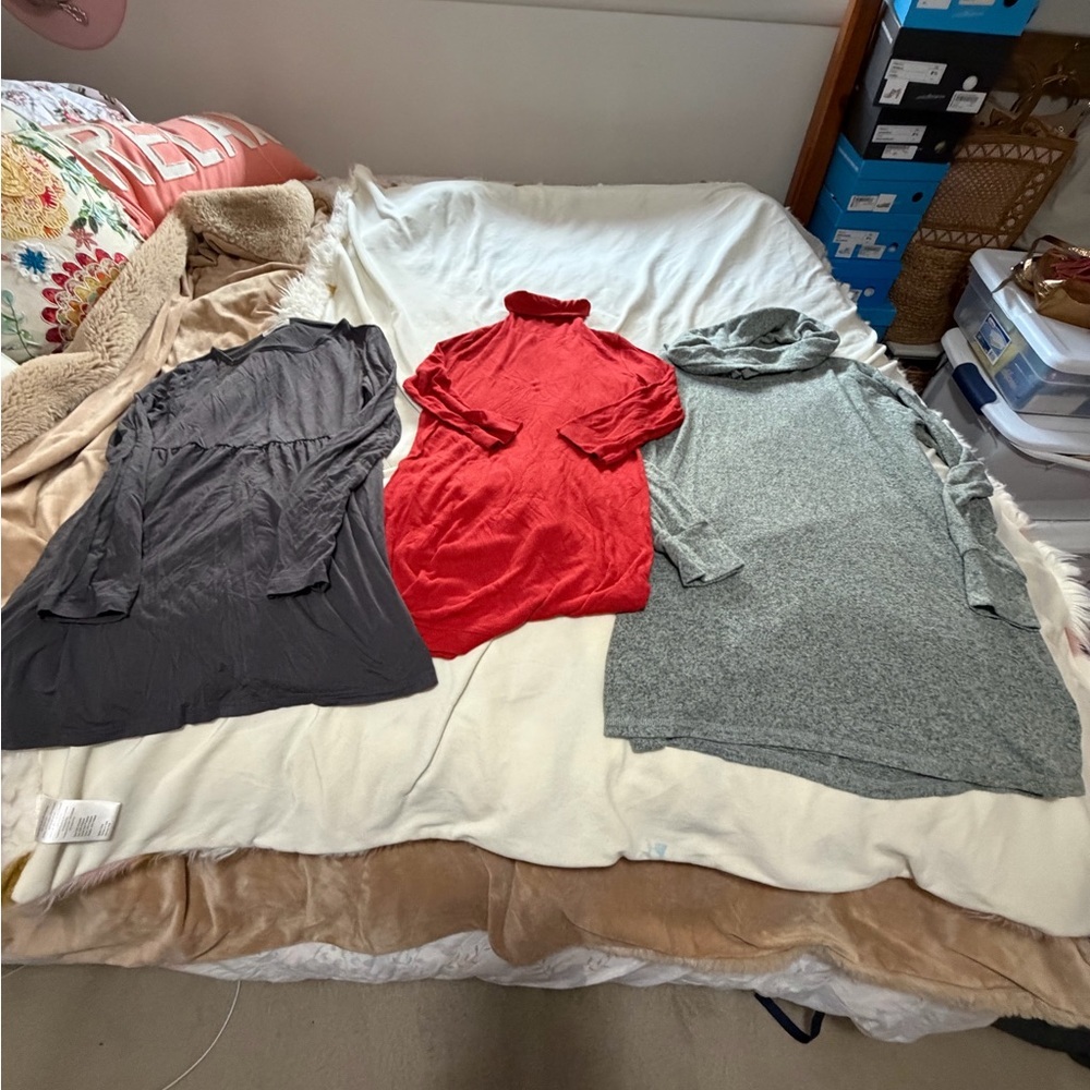 Lot of 3 Motherhood Bearsland Pea in Pod Tops XS/S